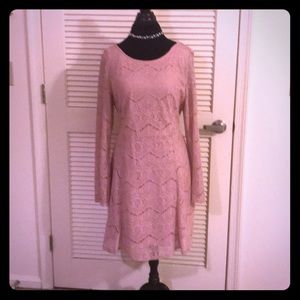 Lace dress with lining